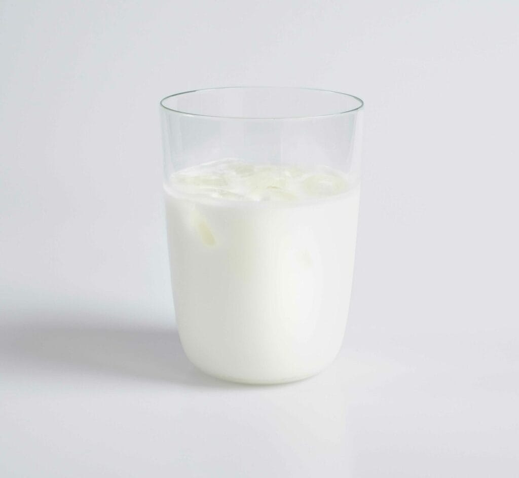 Verre de lait de chanvre